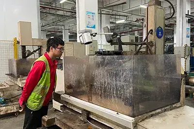 Máquina de corte por hilo